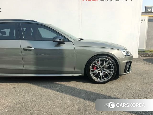 Audi S4 2024 Темно-серый из Китая, фото 2