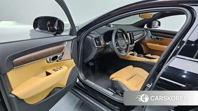 Volvo V90 Cross-Country 2024 Черный из Кореи, фото 2