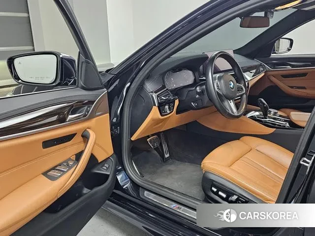 BMW 5 Series (G30) 2020 Черный из Кореи, фото 2