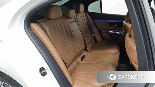 Mercedes-Benz E-Class W214 2024 Белый из Кореи, фото 2