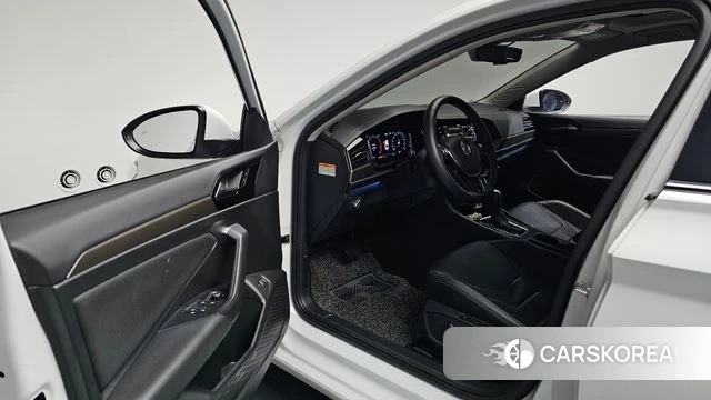 Volkswagen 7th Generation of Jetta 2021 Белый из Кореи, фото 2