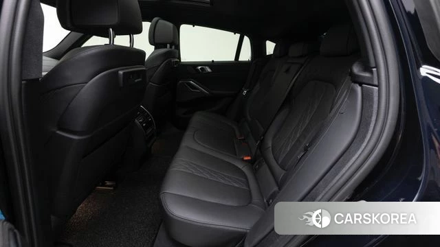 BMW X6 (G06) 2023 Черный двухцветный из Кореи, фото 2