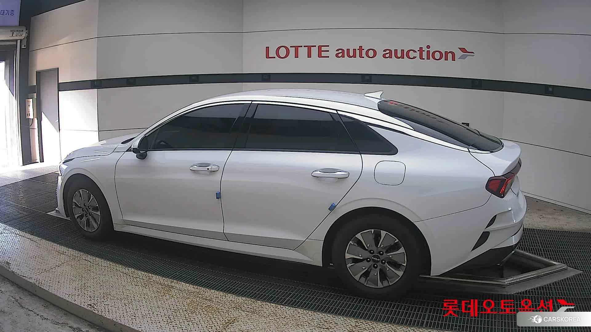 Kia K5 Hybrid 2023 Snow White Pearl (optional) из Кореи, фото 2