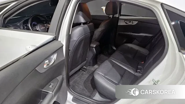 Kia The New K3 2nd generation 2021 Белый из Кореи, фото 2