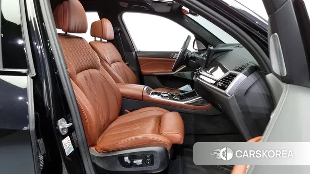 BMW X7 (G07) 2023 Черный из Кореи, фото 2