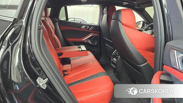 BMW X6M (G06) 2021 Черный из Кореи, фото 2
