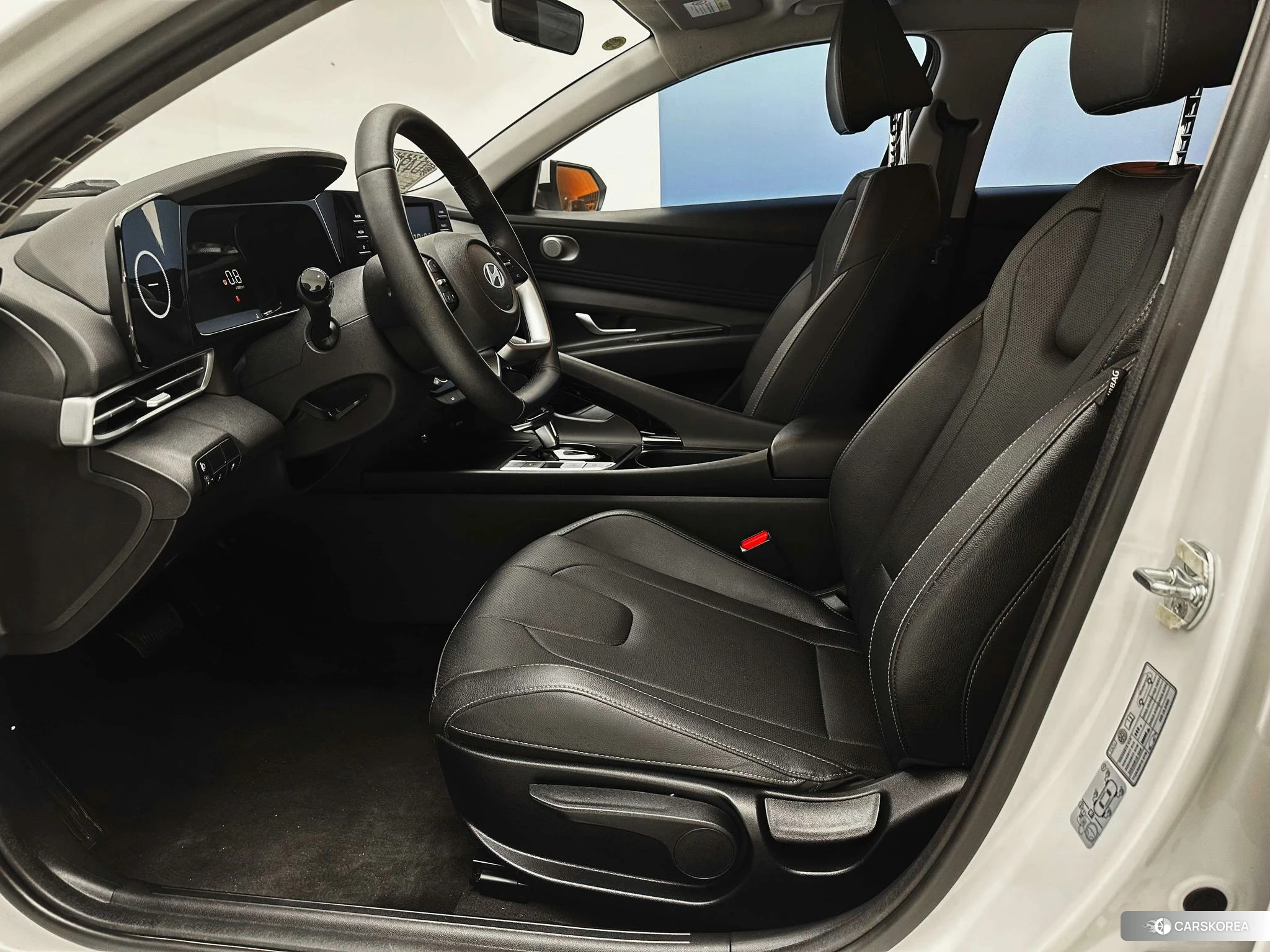 Hyundai Elantra 2023 Белый из Китая, фото 2