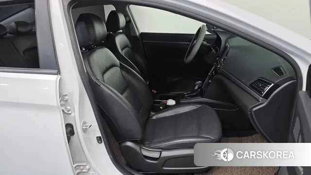 Hyundai Avante AD 2018 Белый из Кореи, фото 2