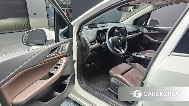 BMW 2 Series Active Tourer (U06) 2023 Белый из Кореи, фото 2