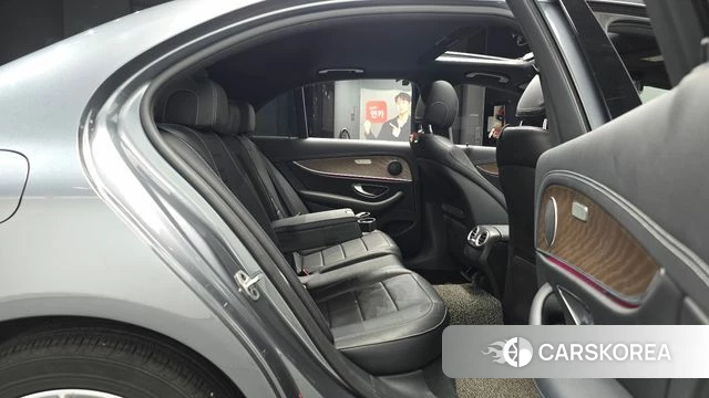 Mercedes-Benz E-Class W213 2021 Серый из Кореи, фото 2