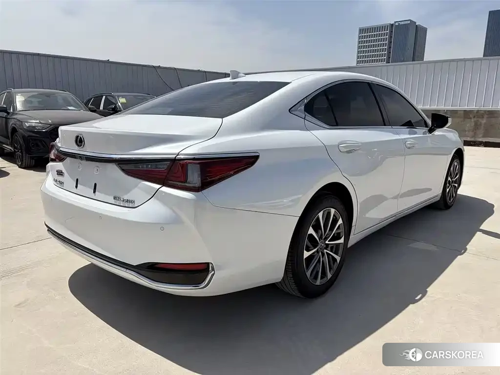 Lexus ES 2023 Белый из Китая, фото 2