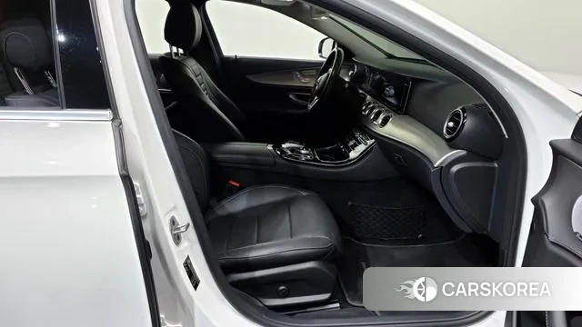 Mercedes-Benz E-Class W213 2020 Белый из Кореи, фото 2