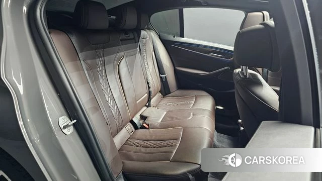 BMW 5 Series (G30) 2021 Серебристо-серый из Кореи, фото 2