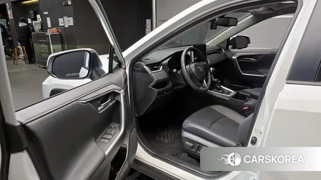 Toyota RAV4 5th Generation 2023 Белый из Кореи, фото 2