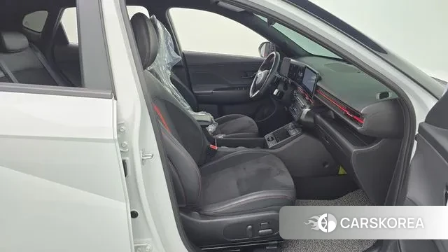 Hyundai Kona (SX2) 2023 Белый из Кореи, фото 2