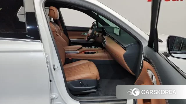 Genesis GV70 2023 Белый из Кореи, фото 2