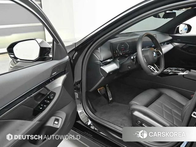 BMW 5 Series (G60) 2025 Черный из Кореи, фото 2