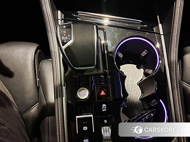 Volkswagen Touareg 3rd generation 2024 Белый из Кореи, фото 2