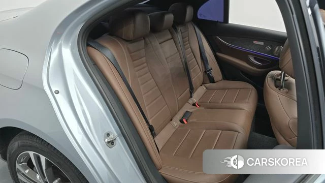 Mercedes-Benz E-Class W213 2022 Серебряный из Кореи, фото 2