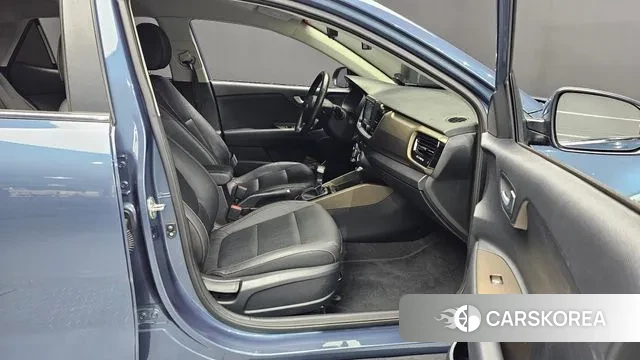 Kia Stonic 2018 Синий из Кореи, фото 2