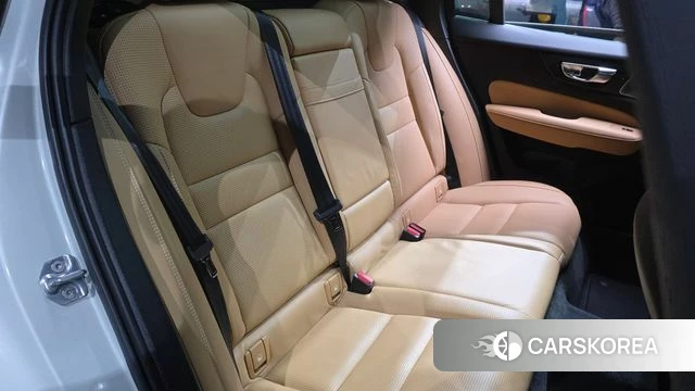 Volvo V60 Cross-Country 2nd Generation 2019 Серебристо-серый из Кореи, фото 2