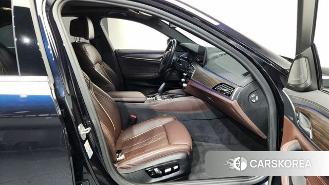 BMW 5 Series (G30) 2021 Черный из Кореи, фото 2