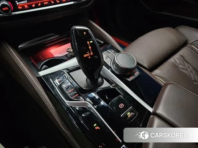 BMW 5 Series (G30) 2022 Белый из Кореи, фото 2