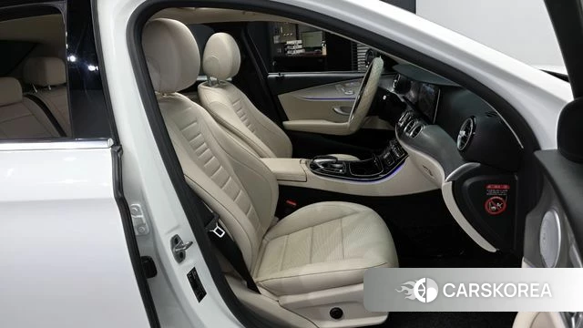 Mercedes-Benz E-Class W213 2019 Белый из Кореи, фото 2