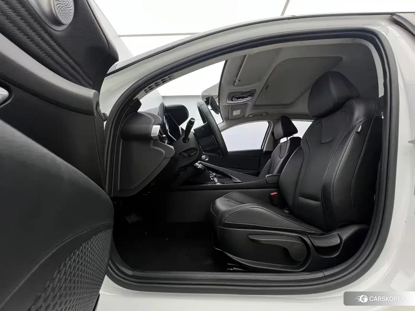 Hyundai Elantra 2023 Белый из Китая, фото 2
