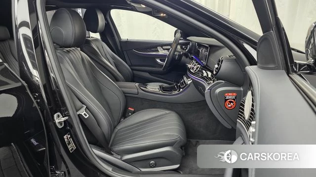 Mercedes-Benz E-Class W213 2022 Черный из Кореи, фото 2