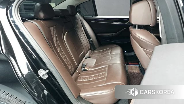 BMW 5 Series (G30) 2019 Черный из Кореи, фото 2