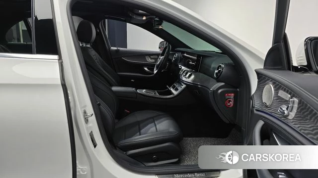 Mercedes-Benz E-Class W213 2022 Белый из Кореи, фото 2