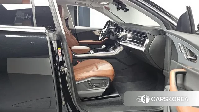 Audi Q8 (4M) 2023 Черный из Кореи, фото 2