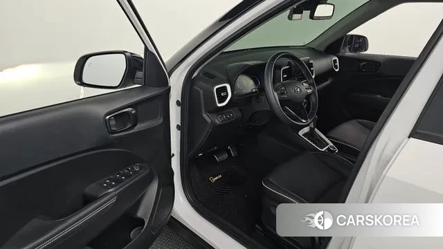 Hyundai Venue 2023 Белый из Кореи, фото 2