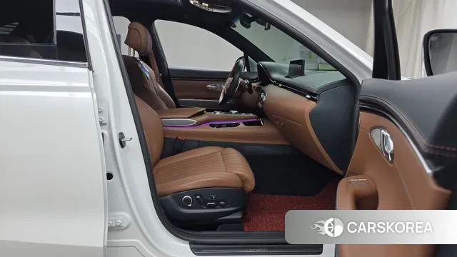 Genesis GV70 2023 Белый из Кореи, фото 2