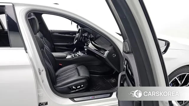 BMW 5 Series (G30) 2022 Белый из Кореи, фото 2