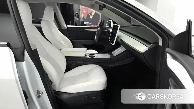 Tesla Model Y 2023 Белый из Кореи, фото 2