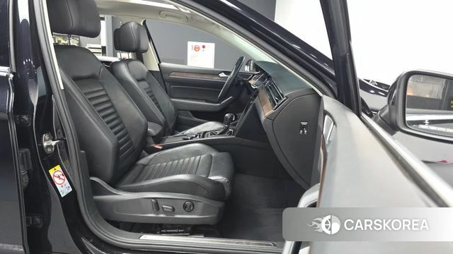 Volkswagen Passat GT (B8) 2018 Черный из Кореи, фото 2
