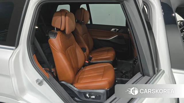 BMW X7 (G07) 2025 Белый из Кореи, фото 2