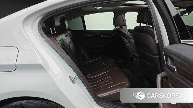 BMW 5 Series (G30) 2019 Белый из Кореи, фото 2
