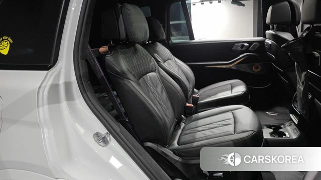 BMW X7 (G07) 2025 Белый из Кореи, фото 2