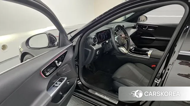 Mercedes-Benz C-Class W206 2024 Черный из Кореи, фото 2