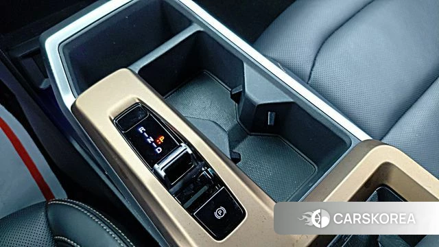 Ssangyong Torres EVX 2024 Песочный из Кореи, фото 2