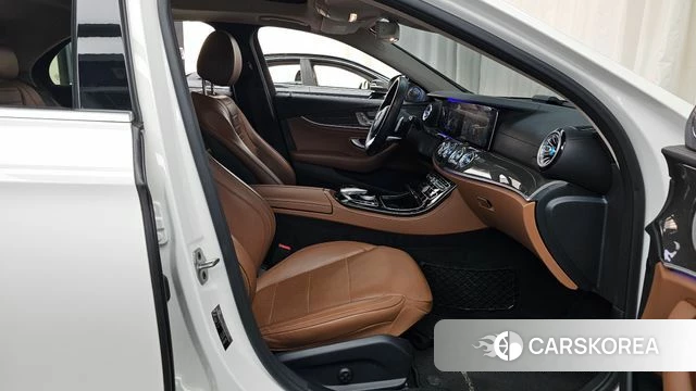 Mercedes-Benz E-Class W213 2019 Белый из Кореи, фото 2