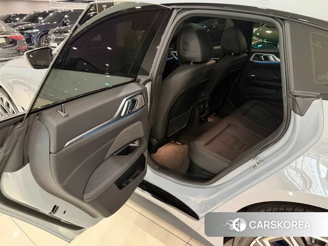 BMW i4 2024 Светло-серебряный цвет из Кореи, фото 2