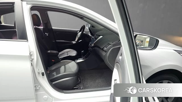 Hyundai Accent (New type) 2018 Белый из Кореи, фото 2