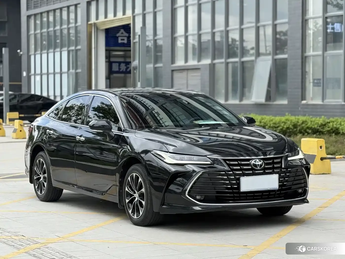 Toyota Avalon 2024 Черный из Китая, фото 2