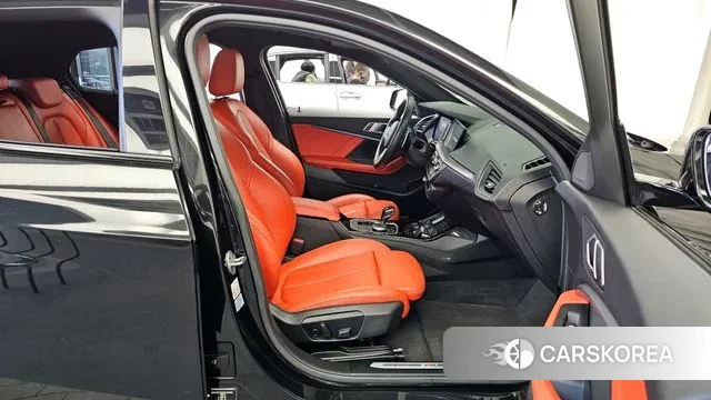 BMW 1 Series (F40) 2021 Черный из Кореи, фото 2