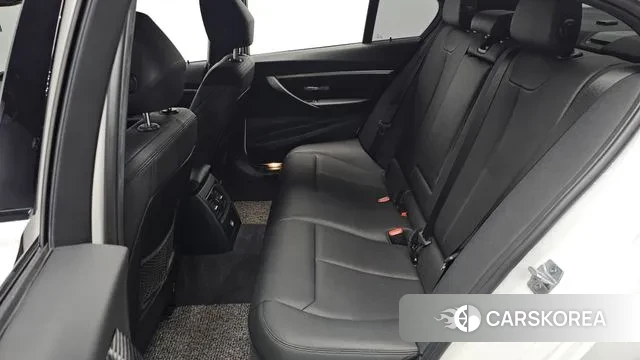 BMW 3 Series (F30) 2018 Белый из Кореи, фото 2