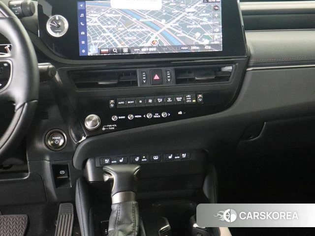 Lexus ES300h 7th generation 2025 Жемчужный цвет из Кореи, фото 2